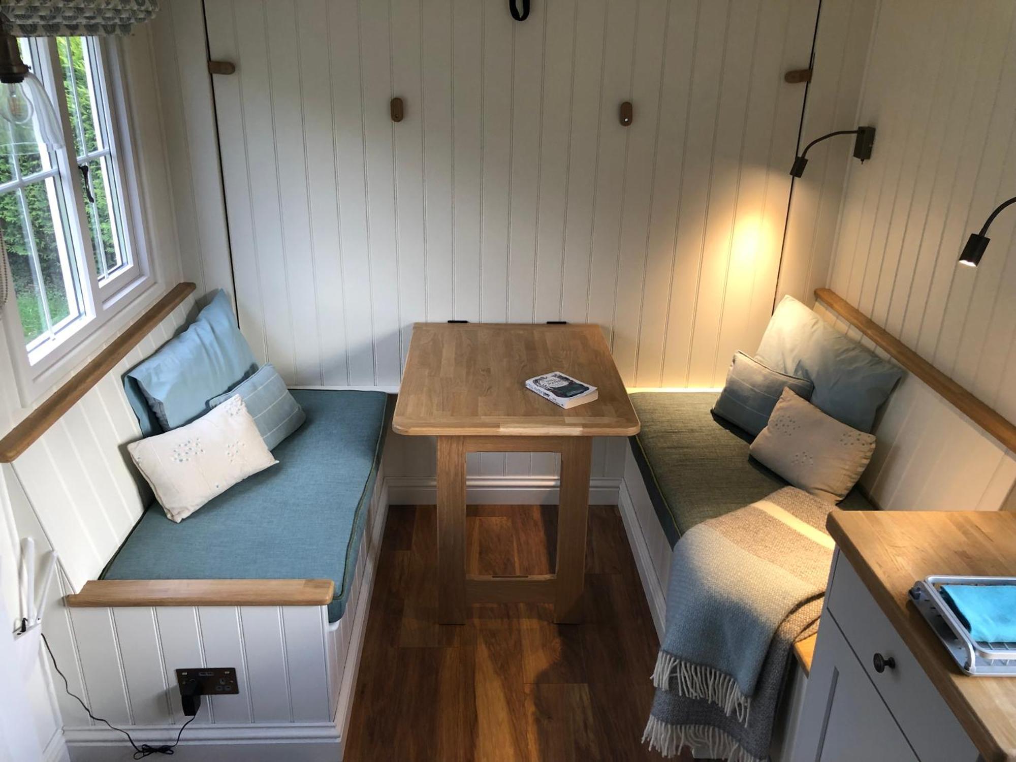 Green Valley, Cotswold Stay With Hamper Cheltenham Eksteriør billede