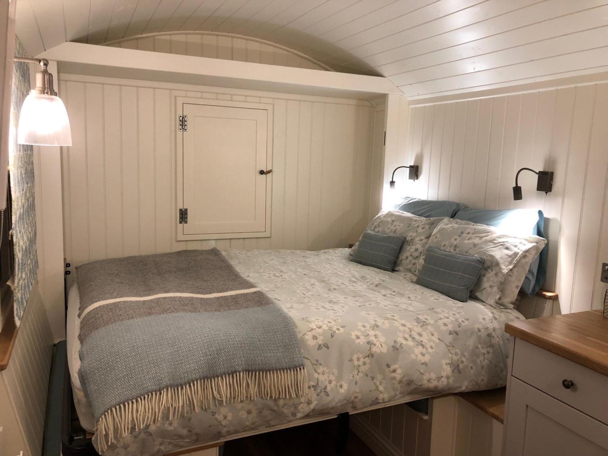 Green Valley, Cotswold Stay With Hamper Cheltenham Eksteriør billede