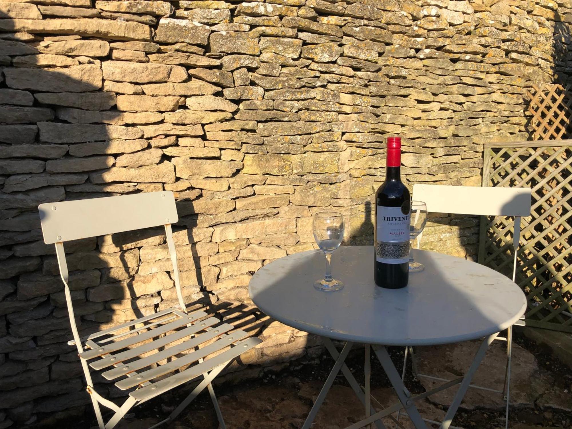 Green Valley, Cotswold Stay With Hamper Cheltenham Eksteriør billede